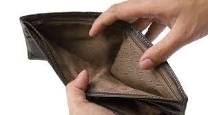 KAMA UNAWAONEA WIVU MATAJIRI, LAZIMA UFE MASIKINI.